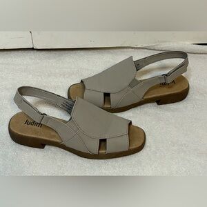 Judith Women’s Mary Sue Oatmeal Slingback Sandals Size 6M